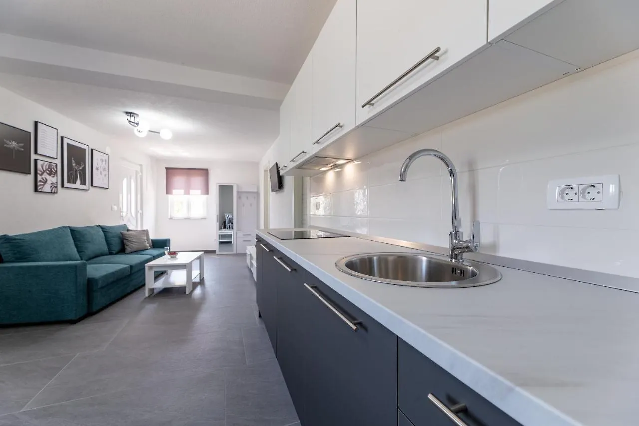 La Terza Villa Milohnici 0*,  Croatia